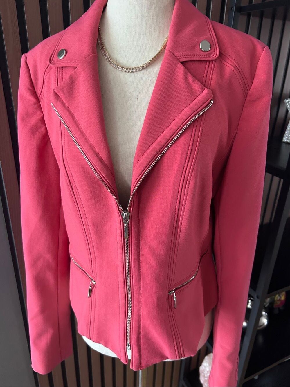 White House Black Market Pink Moto Jacket Silver Zippers Lined Fitted Size 10 pe